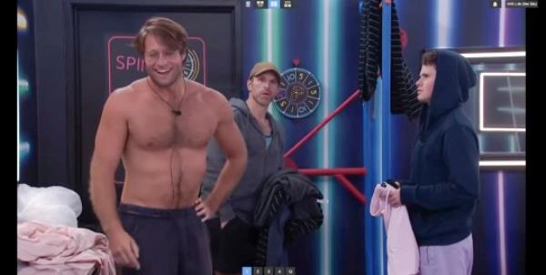 Luke from Big Brother 25 Says a Racial Slur In Front Of Jared Fields On The Live Feeds! #BB25 https://www.youtube.com/watch?v=L0uti_HBFdo